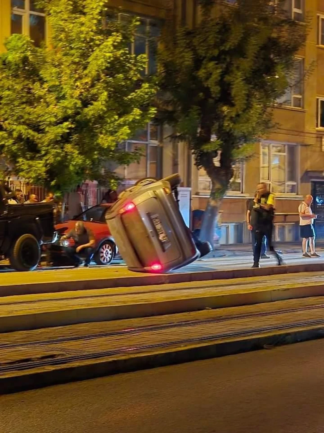 Eskişehir'de Trafik Kazası: Öğretmenler Caddesi'nde Araç Takla Attı